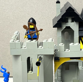 Vintage LEGO: Black Falcons Fortress 6074 Complete w/2 Cracked Flags - Pre-Owned