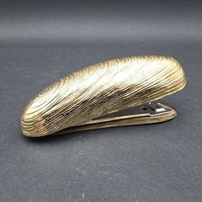 Vintage Ted Arnold Gold Tone Clam Oyster Mussel Shell Desk Stapler Nautical