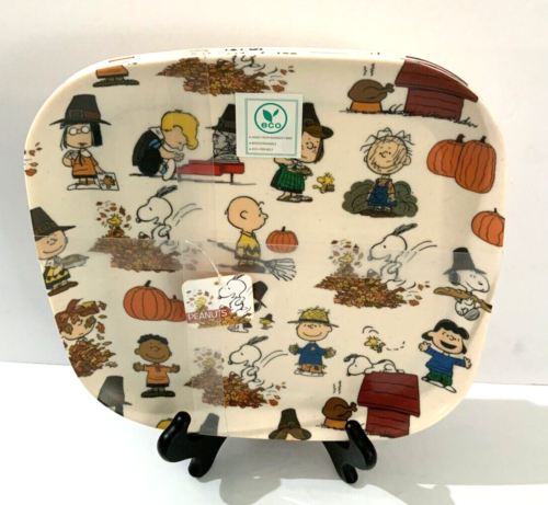 SET OF 4 NEW PEANUTS FALL SNOOPY CHARLIE BROWN BAMBOO DINNER PLATES - Picture 1 of 6