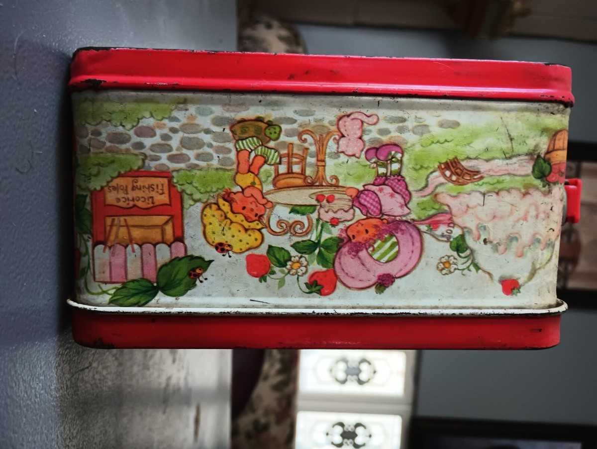 VINTAGE METAL 1981 STRAWBERRY SHORTCAKE LUNCH BOX WITH LUNCHBOX
