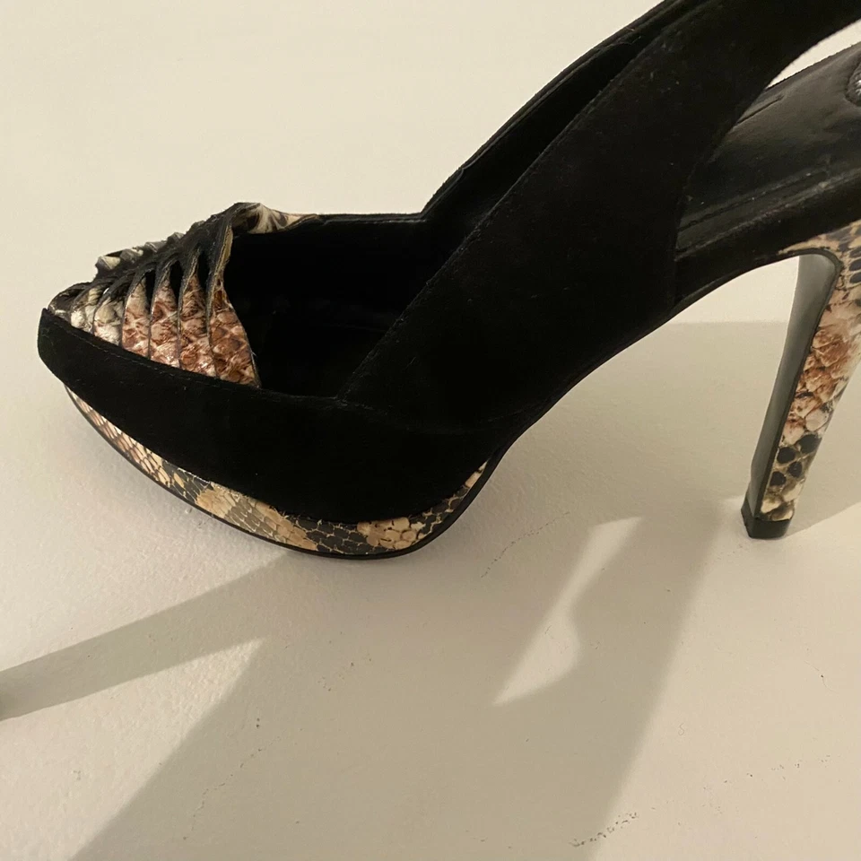 Tacón BCBGeneration negro estampado peep toe talla 9,5 Foto 2 de 4