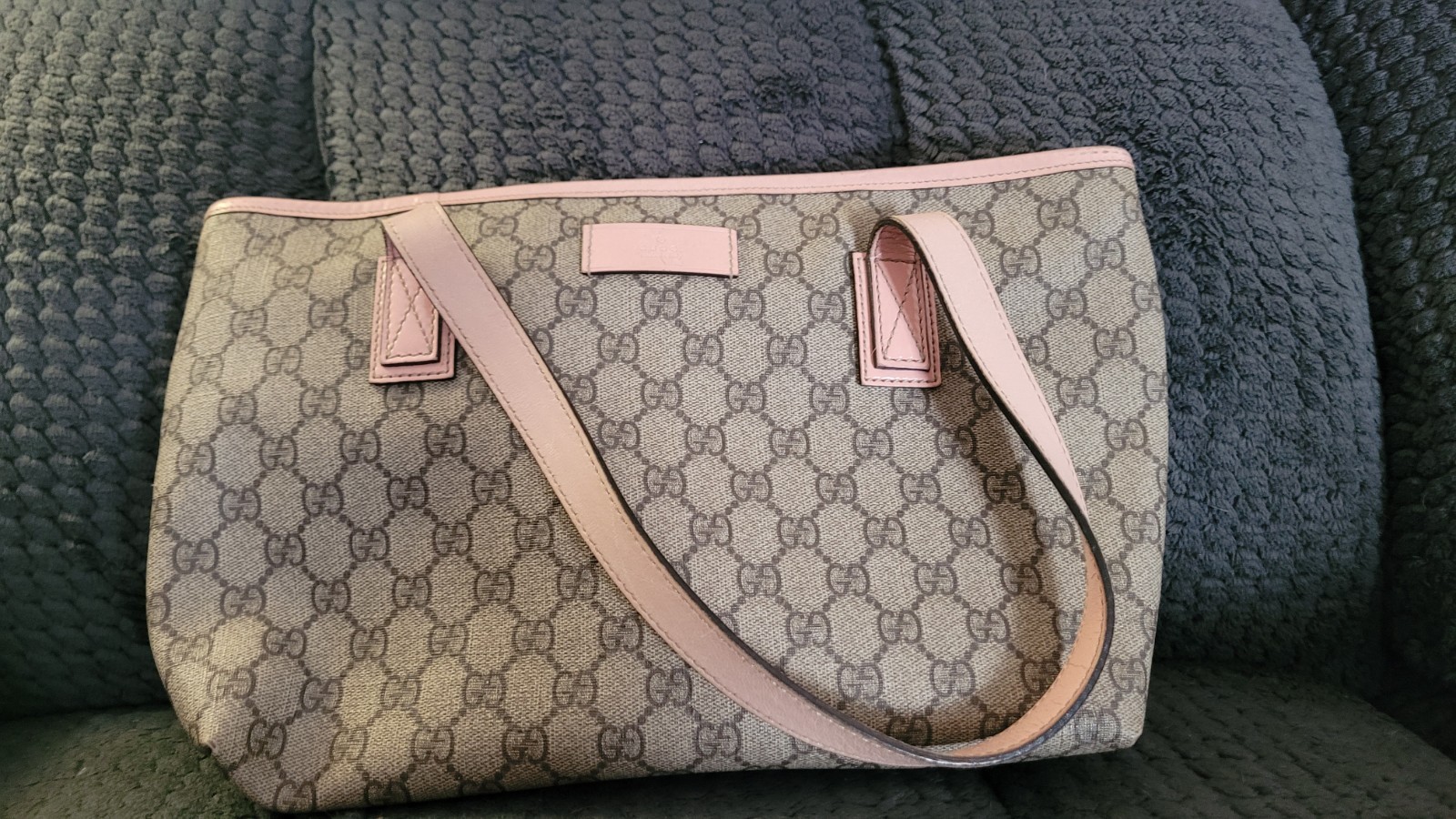 Gucci GG Monogram Beige Pink Shoulder Bag Zip Closure Inner Pockets Designer