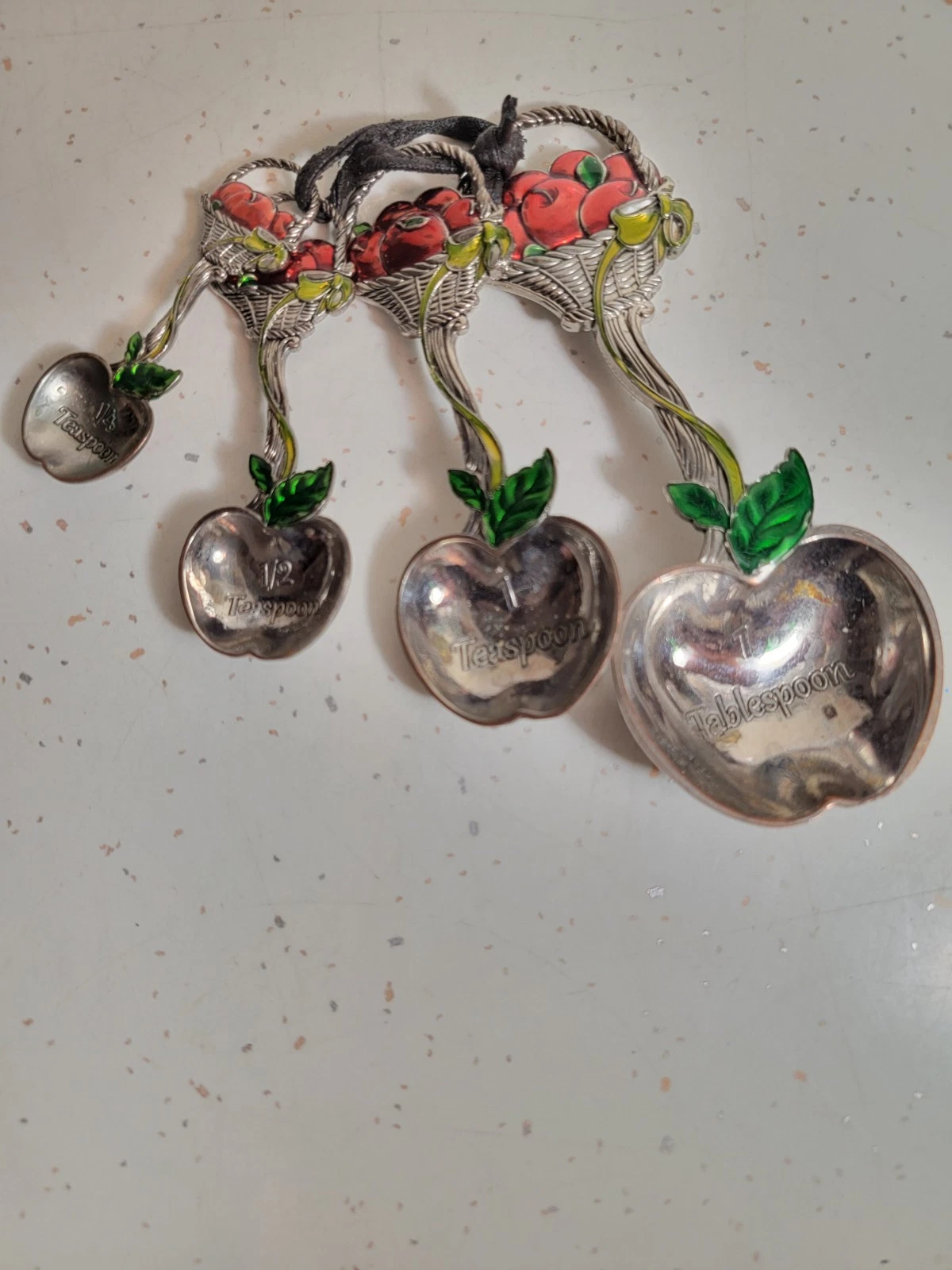 MEASURING SPOONS BY GANZ APPLES IN BASKETS LA CUCINA RARE
Opens in a new window or tab