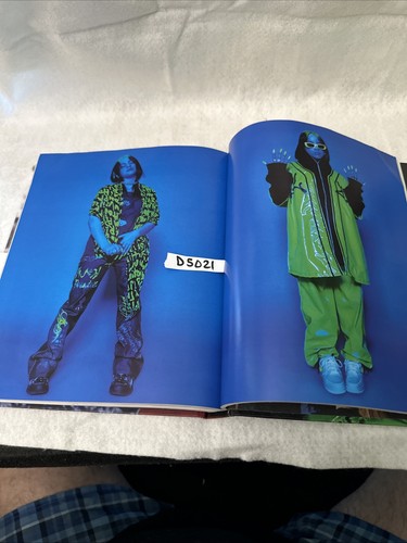 Billie Eilish - Hardcover By Eilish, Billie Book, First Edition May 2021 - Picture 6 of 6