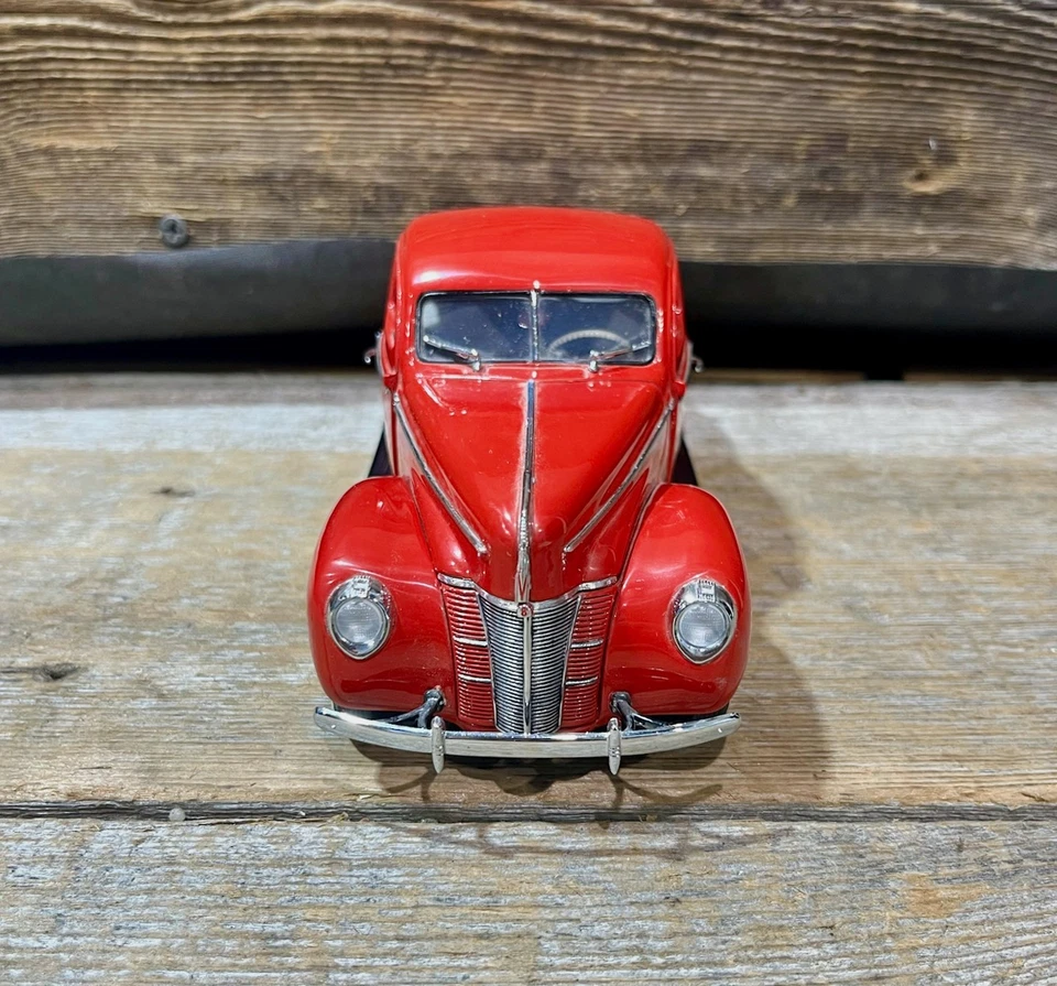 Ford Deluxe 1993 The Danbury Mint, 1940 cupé, escala 1:24, diecast Foto 2 de 4