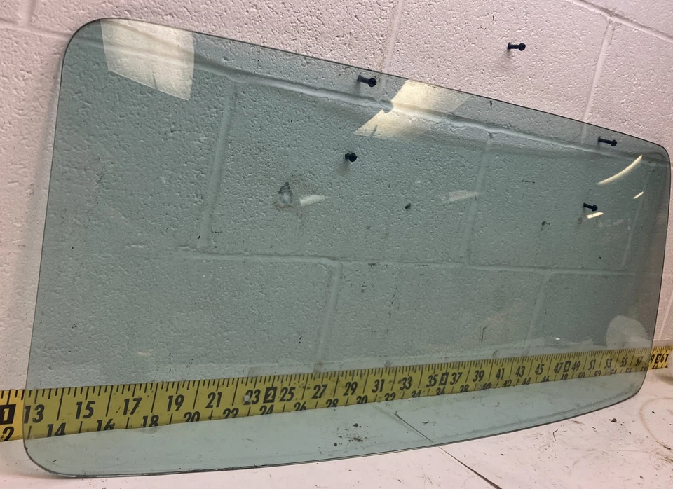 Parabrisas tintado trasero central GM 1957 4 puertas Oldsmobile/Buick (RW108C) usado fabricante de equipos originales Foto 2 de 4