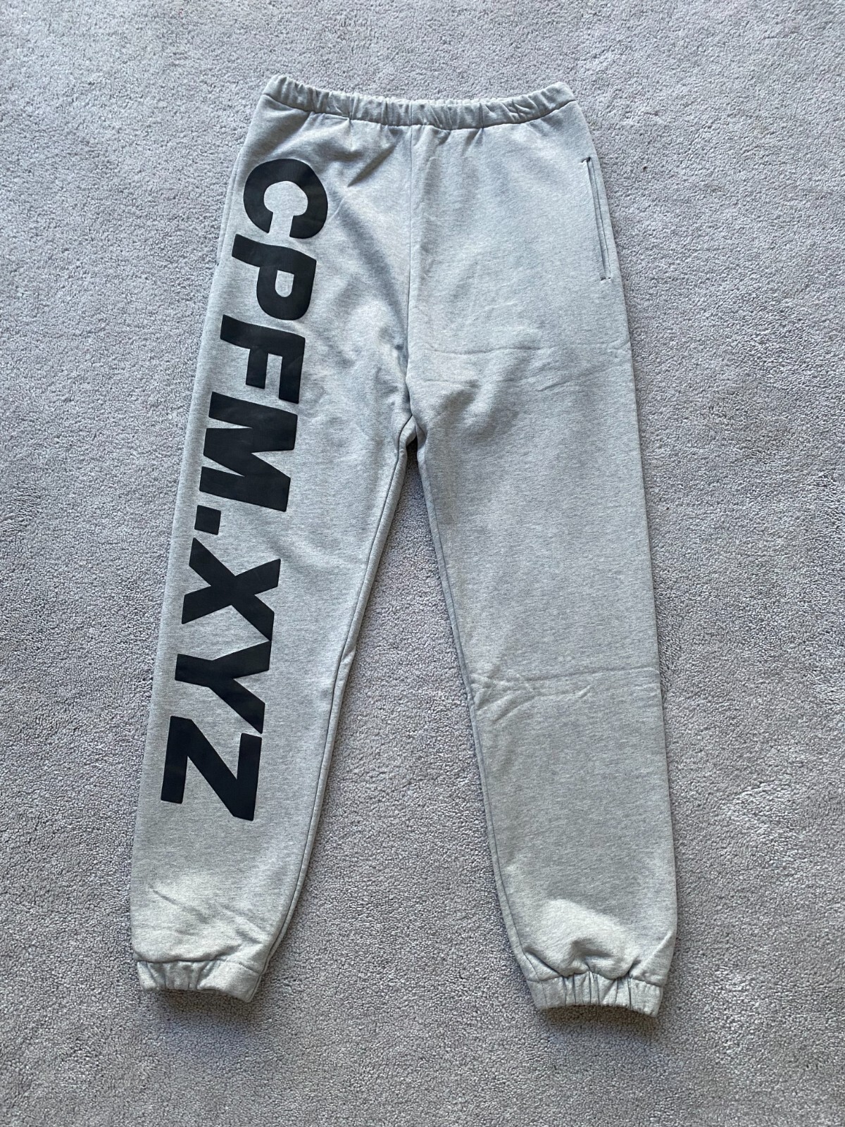 CPFM.XYZ Mens Gray Stretchy Sweatpants Size Large 30-34 Waist with Measurements