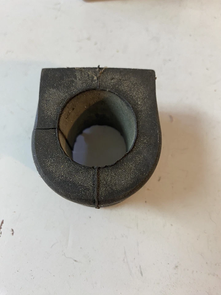 NOS Chevrolet K1500 K2500 Suburban Front Sway Bar Bushing GM 482331 - Image 3 of 4