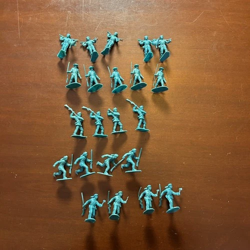 Lot of 22 Vintage Frontiersmen Toy Soldiers Blue 54mm Marx Unmarked Figures