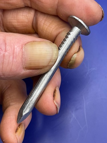 1941 DATED RAILROAD NAIL -- RAISED NUMBERS -- - Picture 12 of 23