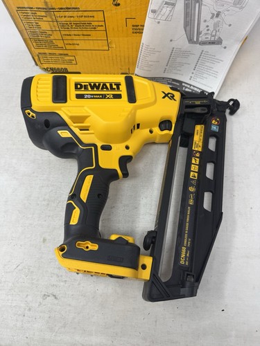 DEWALT XR DCN650B Chiodatrice per finitura 20 V calibro 15 solo strumento - Foto 3 di 5