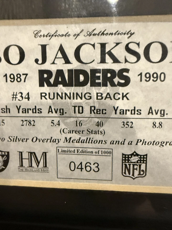 Conjunto de fotos y medallones enmarcados de Bo Jackson Highland Mint 463 de 1000 Raiders Foto 4 de 4
