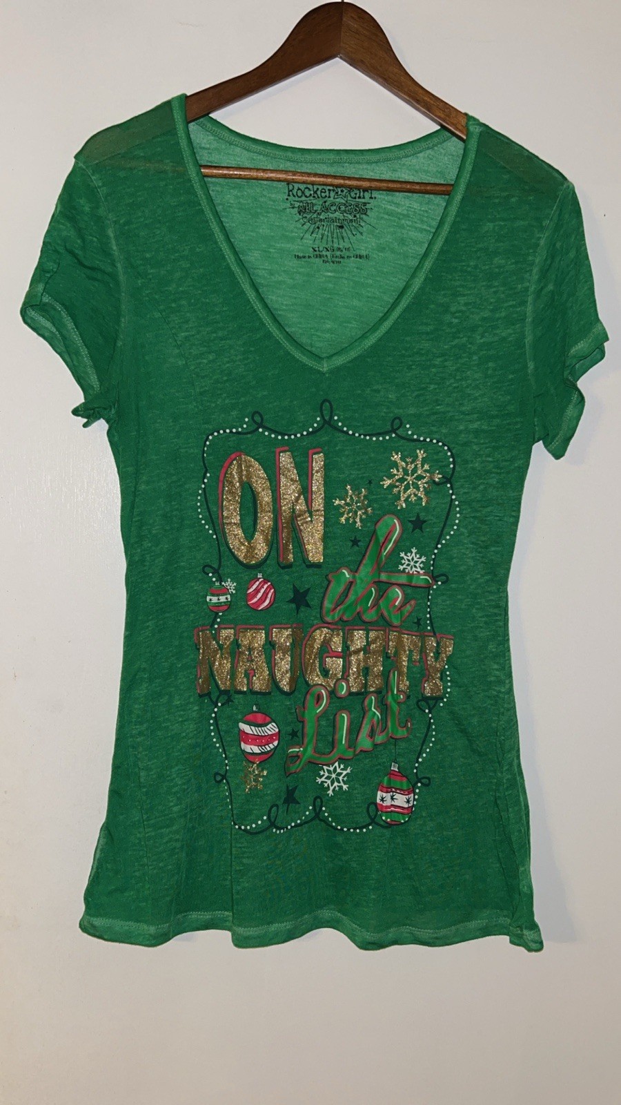 Camisa de Navidad verde manga corta On The Naughty List