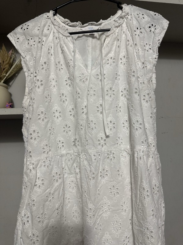 Time and Tru Girls White Eyelet Floral Shift Dress V-Neck Cap Sleeve S 4-6