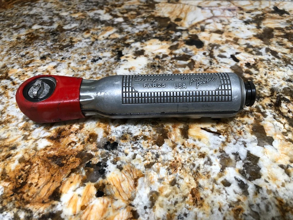 Trinquete de aire de alta resistencia Snap On FAR25 1/4" Drive con bota antipolvo roja alto par. Foto 2 de 4