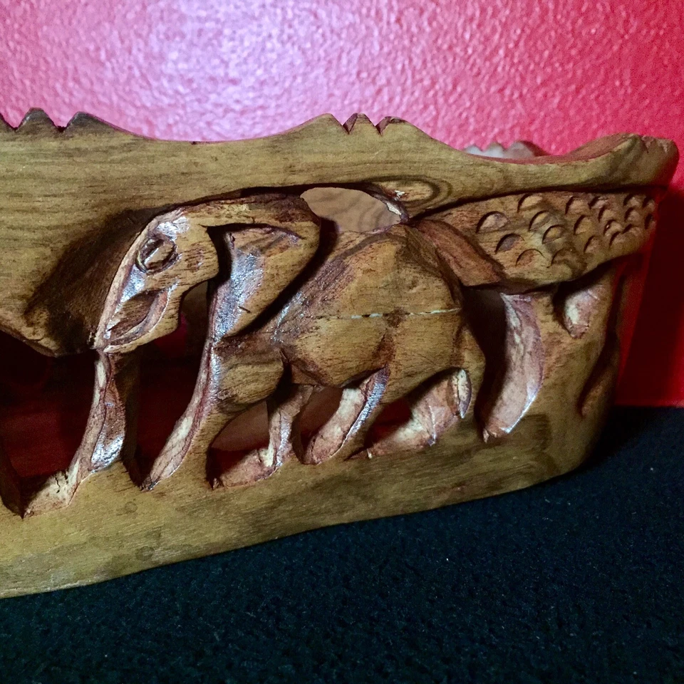 Vintage 2001 12 inch South African Hand Carved Jungle Desert Animal Basket RARE! - Image 4 of 4