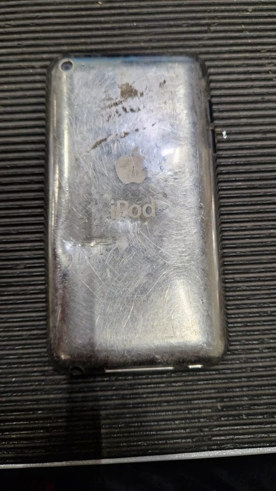 Apple iPod Touch 4th Gen A1367 MP3 Musik Spieler 32GB Nicht Aktiv Broken Display - Bild 3 von 4