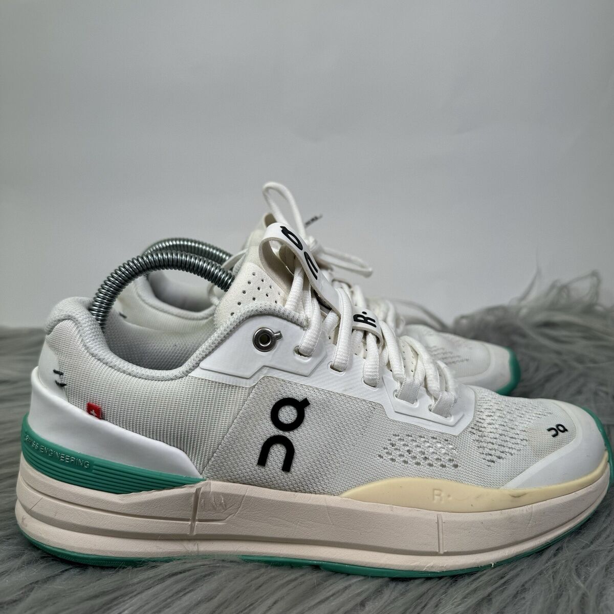 On Cloud Women's The Roger Pro White Green Mesh Sneakers On Cloud Women's The Roger Pro White Green Mesh Sneakers