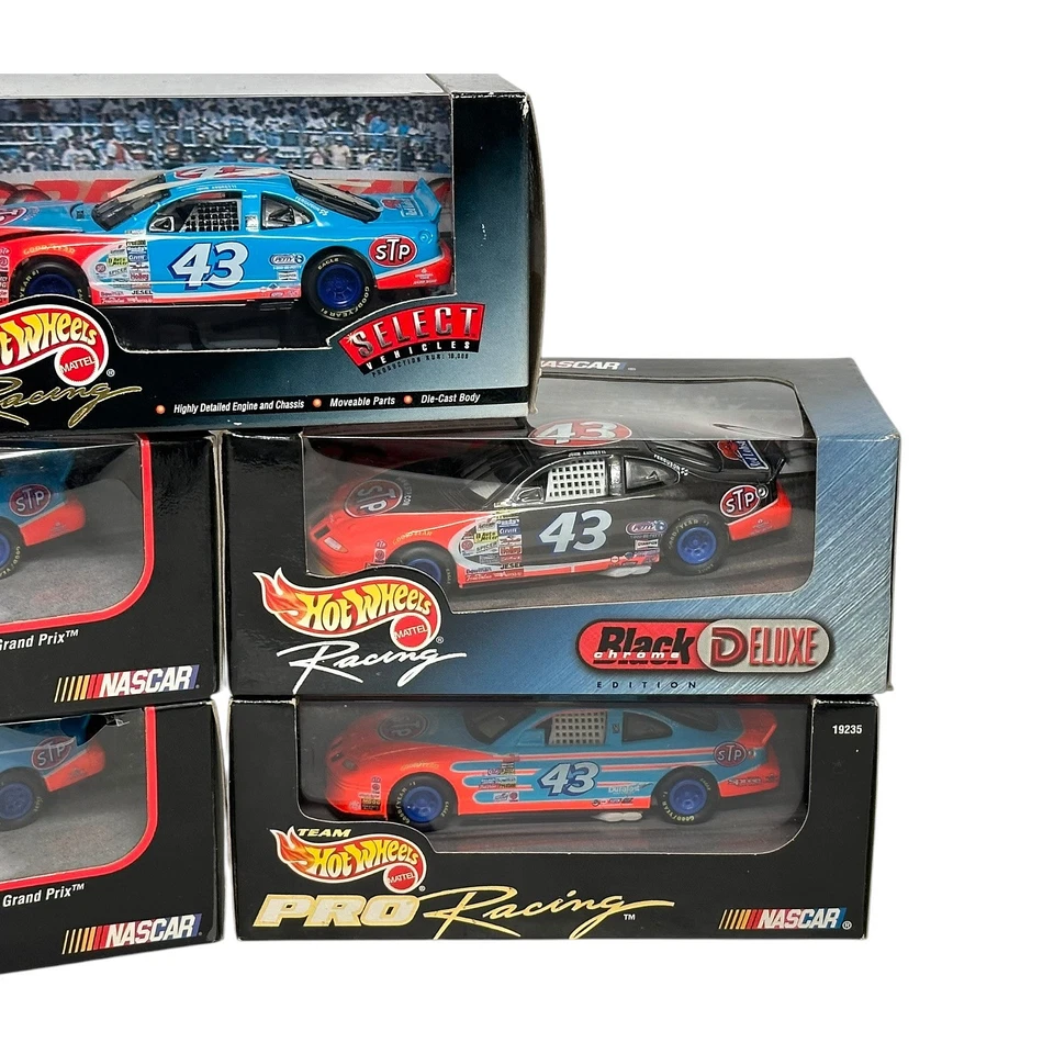 HOT WHEELS RACING PETTY ENTERPRISE NASCAR DIECAST 1:43 - LOTE DE 5 - Imagem 3 de 4