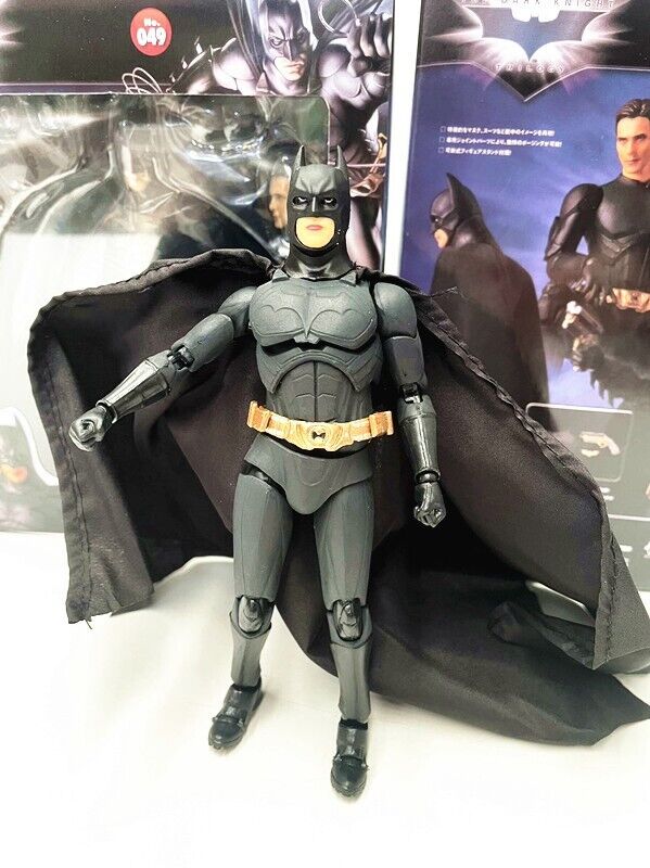 Mafex NO 049 DC Batman The Dark Knight Begins Suit Model Mafex NO 049 DC Batman The Dark Knight Begins Suit Model