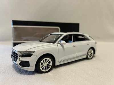 1:24 AUDI Q8 SUV Alloy Car Model Diecasts Metal Toy Vehicles High
