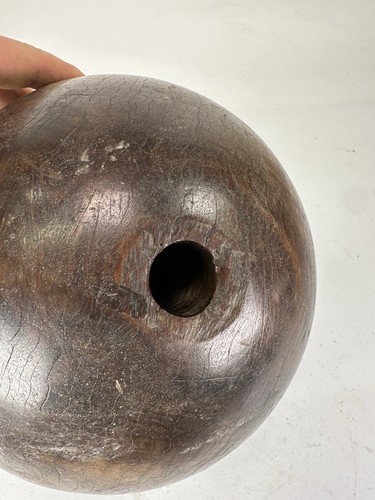 Antica palla da bowling vittoriana in legno Lignum Vitae del 1800 2 fori 14 libbre 4,4 oz - Foto 5 di 19