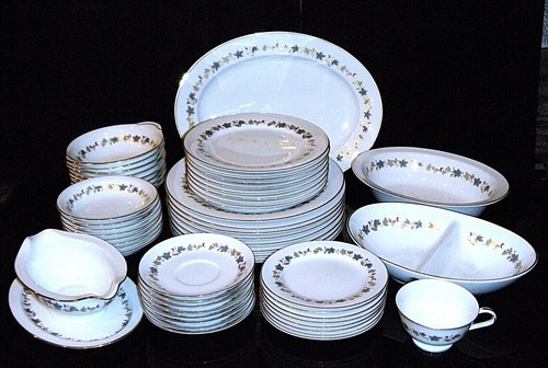 Vintage Noritake "Goldvine" #6444 Fine China Dinnerware - Picture 2 of 90