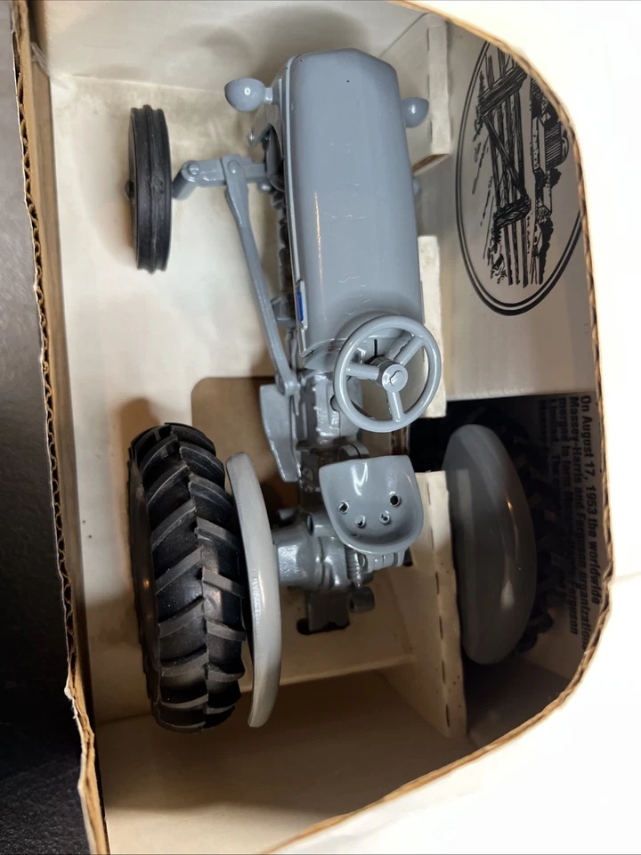 Ertl Country Classics 1/16th Scale  TO 20  Massey Ferguson. 2002 Roseville FFA  - Image 3 of 4