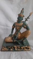 Bronze Figur Asien Thailand, Tempelmusiker, grün goldene Verzierung auf Sockel