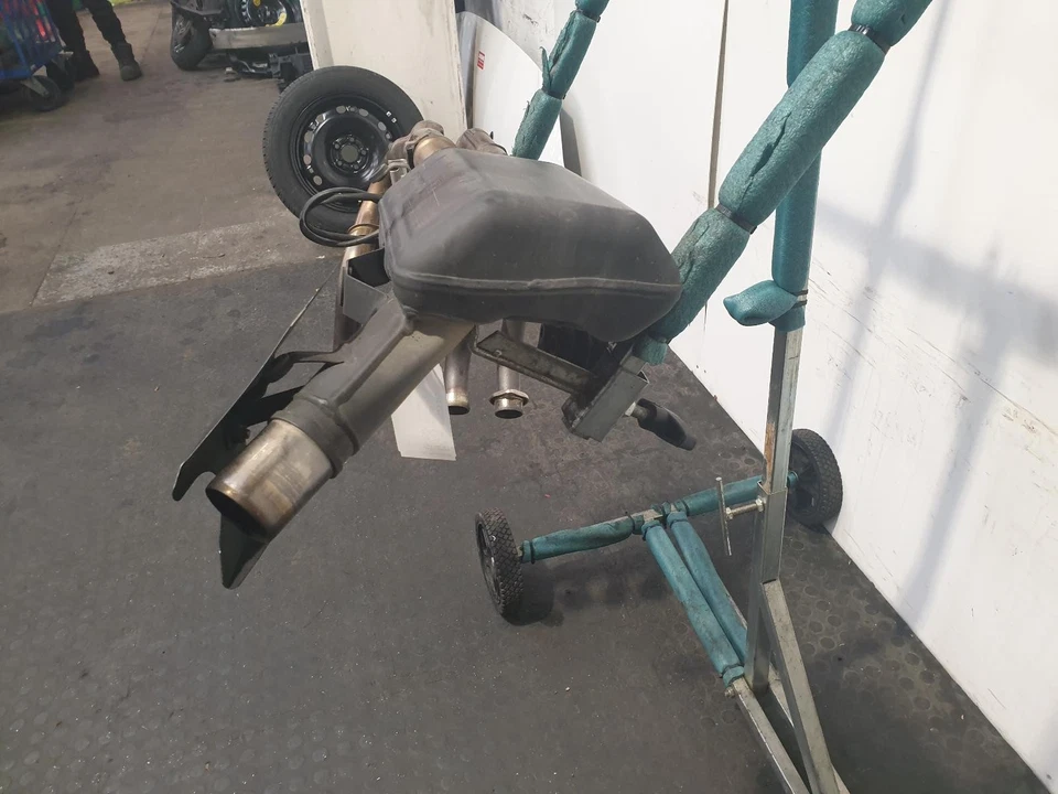 SUZUKI GSXR600 EXHAUST SYSTEM MANIFOLD 2016 - Imagem 2 de 4