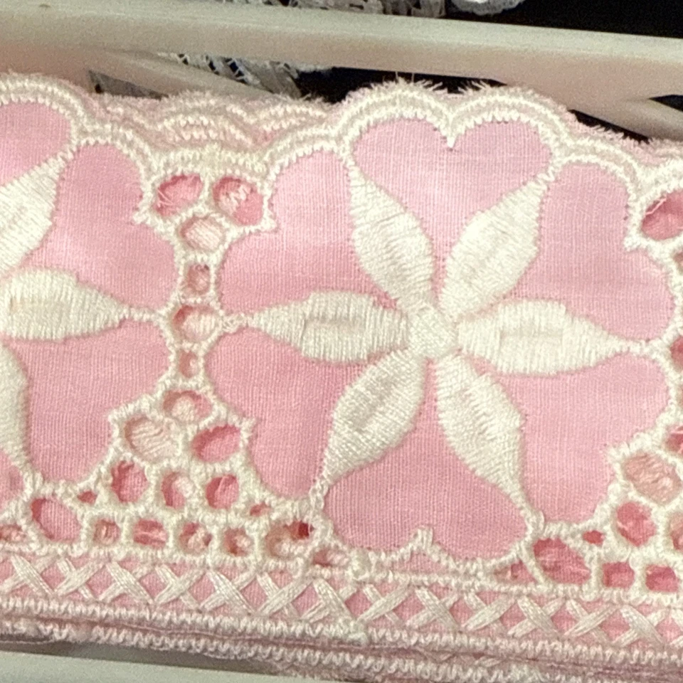 Ropa lencería 3 yardas ROSA FLOR BLANCO mezcla de algodón tela de encaje  Foto 2 de 2