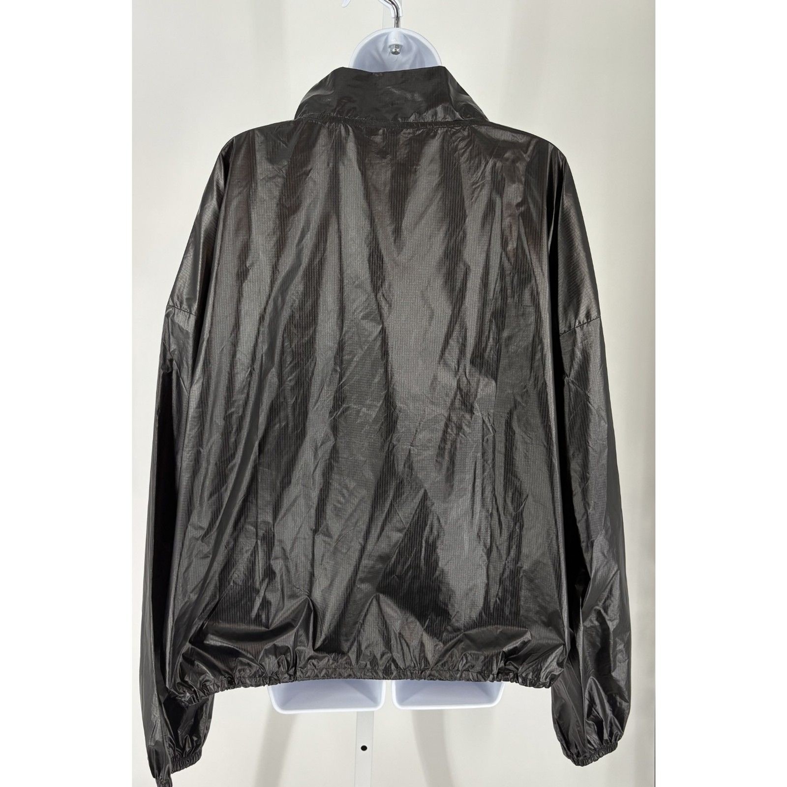 Under Armour Light Weight Windbreaker - image 3