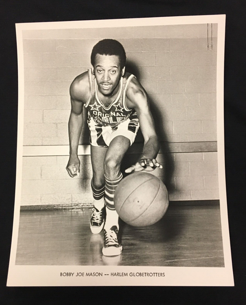 1971-1972 Harlem Globetrotters Promotional Print Bobby Joe