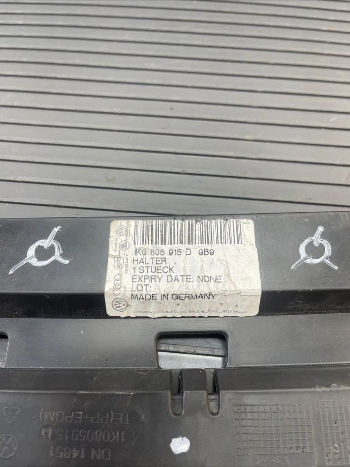 Placa de retención de alerón Volkswagen GTI Rabbit 2006-2009 OEM *NOTA* Foto 3 de 4