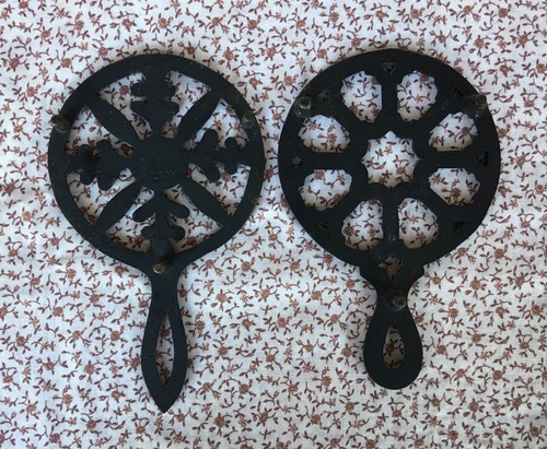 2 cast iron trivets / Wilton Trivet / other trivet unmarked X 2 - Picture 2 of 5