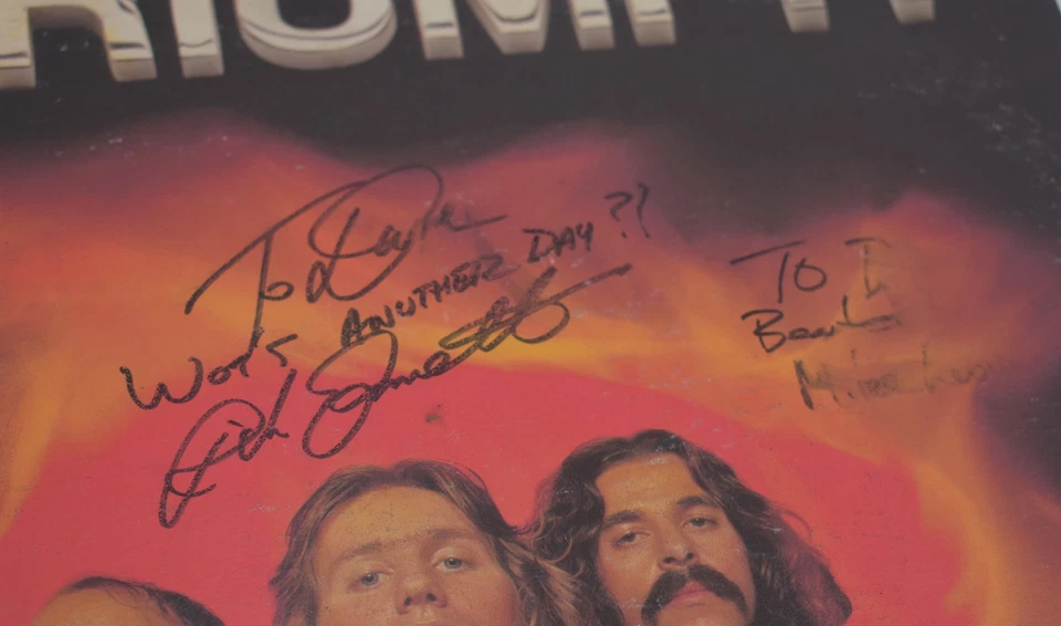 Triumph 1976 LP vinyl Record Album Inscribed signed by Rick Emmett Mike Levine Foto 4 de 4