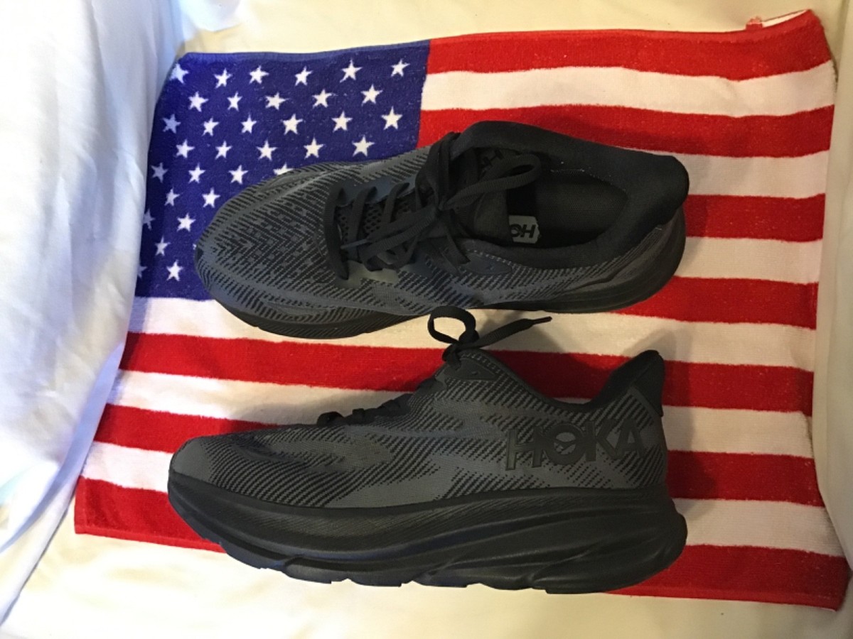 HOKA One One Mens Sz 11.5 D Clifton 9 Running Shoes Black on  display picture 2
