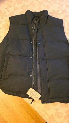St. John's Bay Men's Black Puffer Vest Size L Full Zip Snap Stand Collar - product listing photo