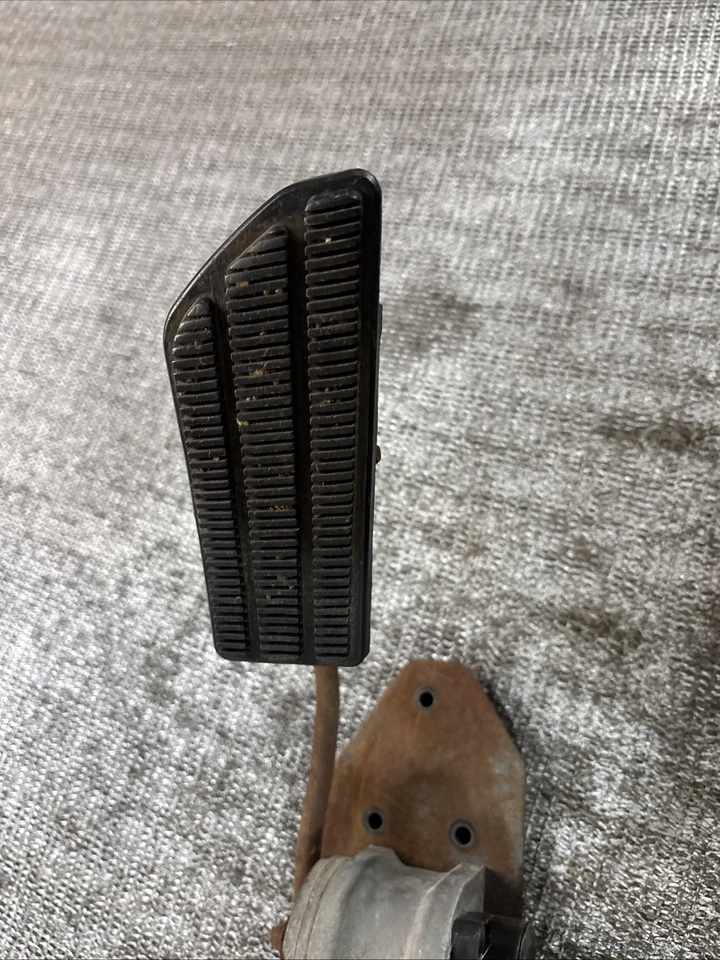 gmc sierra 3500 accelerator pedal assembly 3500 - Image 2 of 4