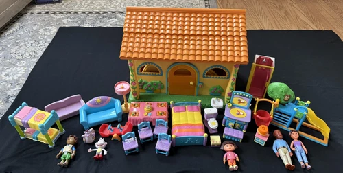 2003 Dora the Explorer Pop-up Talking Doll House w/Figures & Accessories 