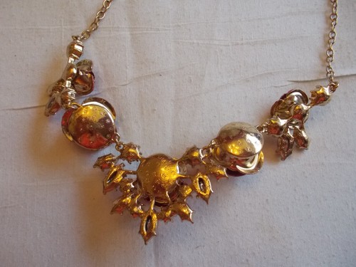 BETSEY JOHNSON SPARKLING PINK CRYSTAL AND RHINESTONE INLAY FLORAL PAVE NECKLACE - Picture 5 of 11