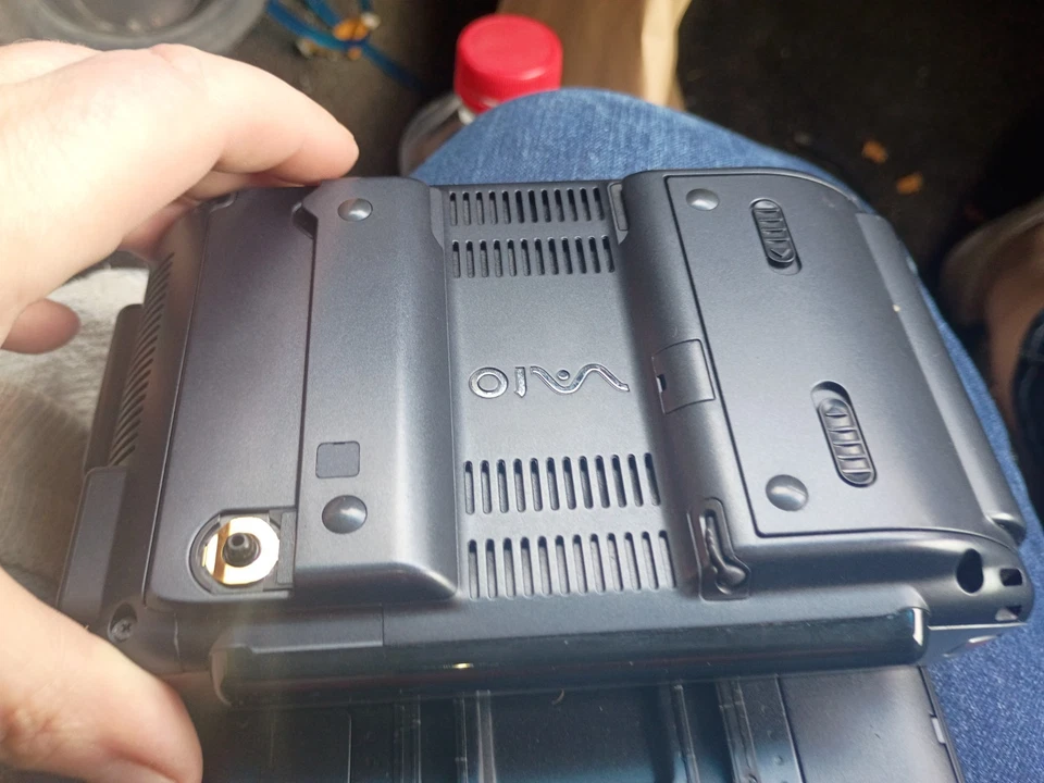 Micro PC ultraportátil Sony VAIO Intel Core Solo (VGN-UX180P) Foto 3 de 3