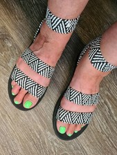 moda in pelle 7 Black And White Zigzag Sandals (293)