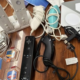HUGE LOT Nintendo Wii U System 32GB Console Gamepad Bundle Characters *READ