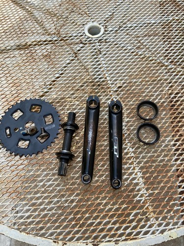 Mid School GT BMX Bike Cranks Set 3 pc 39 Teeth Chainring Black - Picture 1 of 12