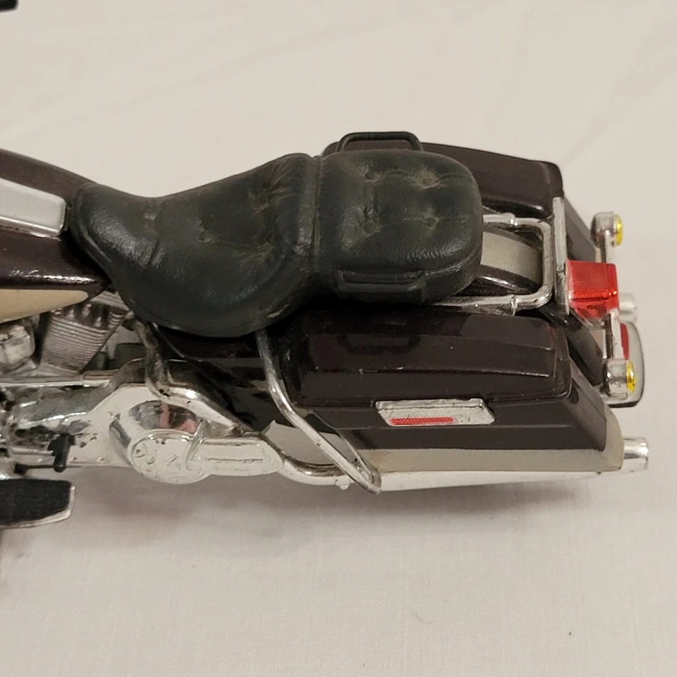 Maisto Harley Davidson 1998 FLHT Electra Glide 95º Aniversário 1:18 Solto - Imagem 3 de 4