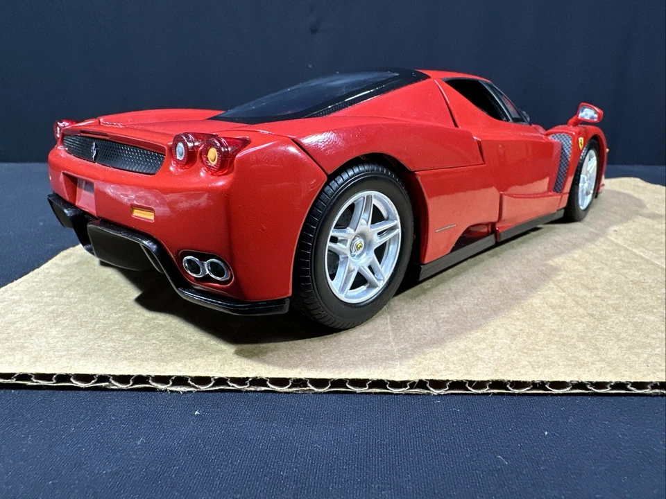 Mattel Hot Wheels 1:18 Scale Enzo Ferrari Red 2002 Diecast Car - Image 2 of 4