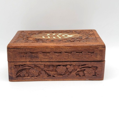 Wood Trinket Jewelry Box Handcarved Center MOP Inlay Felt Inside Hinged VTG - Picture 2 of 14