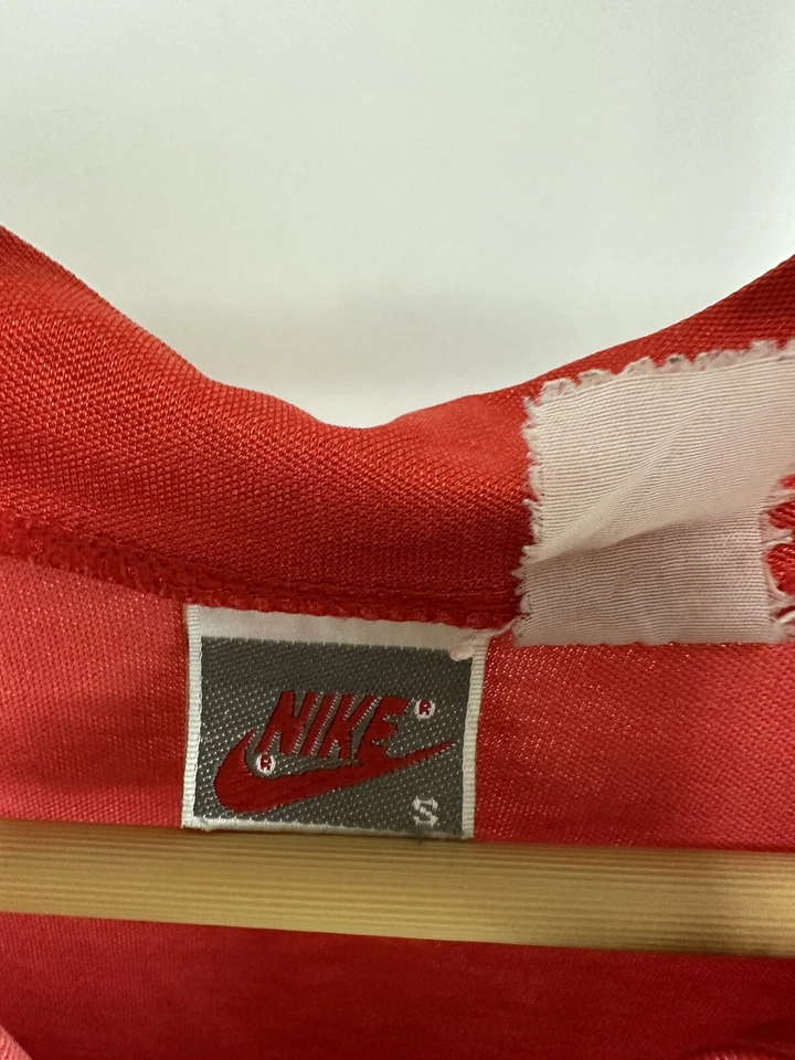 Camiseta deportiva de colección años 80 Nike bicicleta de ciclismo colores audaces roja talla S EE. UU. Foto 3 de 4