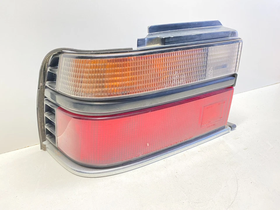 1986-1988 ACURA LEGEND REAR LEFT DRIVER SIDE TAIL LIGHT LAMP OEM, 166-58235 - Image 2 of 4
